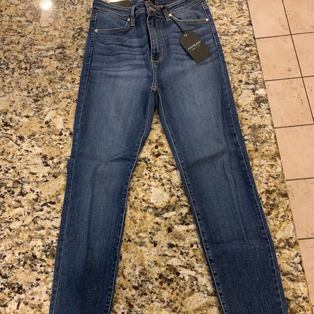 Jeans with fringe at the bottom!